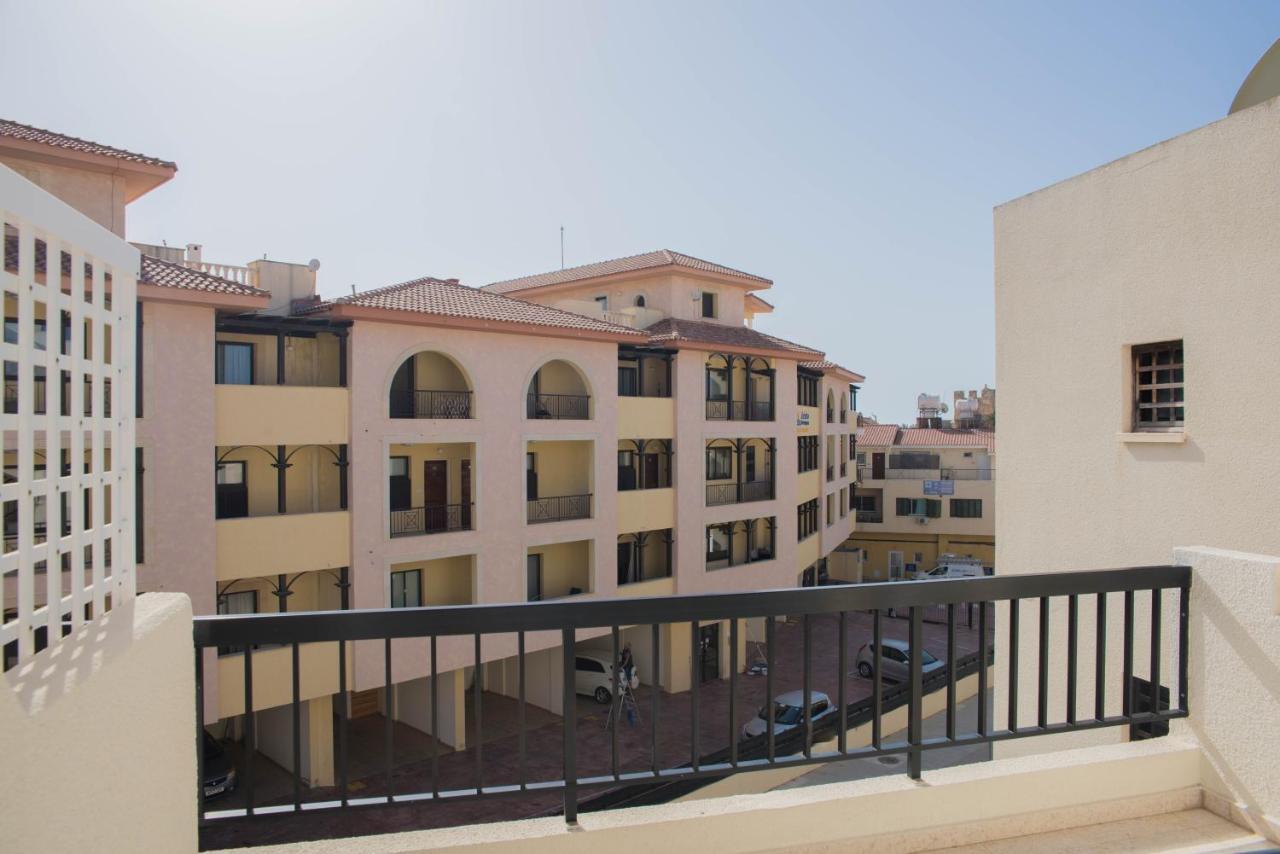 One Bedroom Apartment In Paphos In Good Location エクステリア 写真